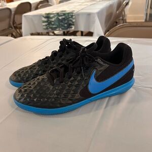 Nike Tiempo Legend 8 Club IC Youth 6Y Shoes Black AT5882-004 Indoor Soccer Turf